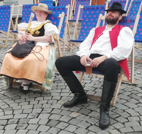 e) zasloužený odpočinek po vystoupení, Brněnsko tančí a zpívá 2025