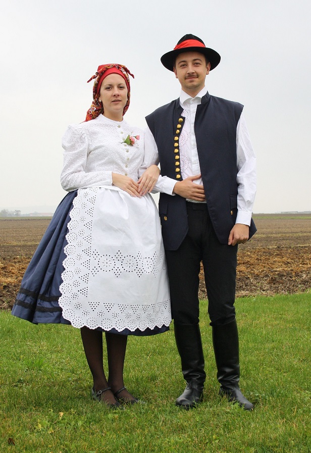 2) ženáčský kroj z Brna-Slatiny