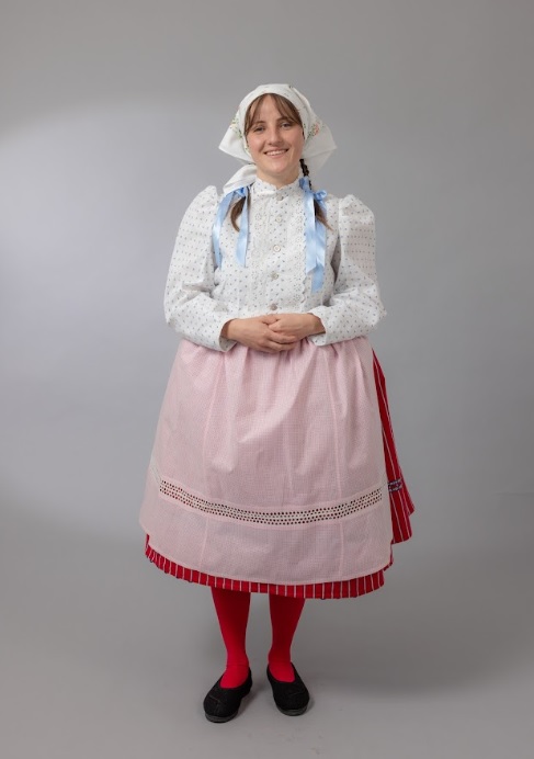 c) všední kroj