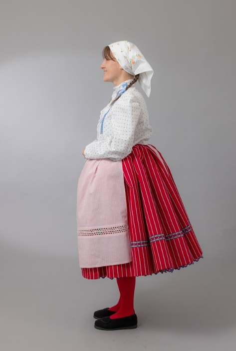 ca) všední kroj