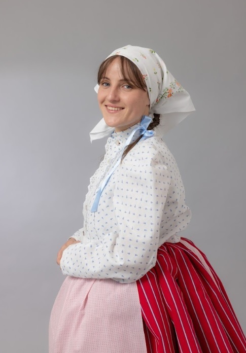 cb) všední kroj