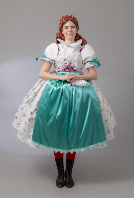 mda sváteční kroj k muzice