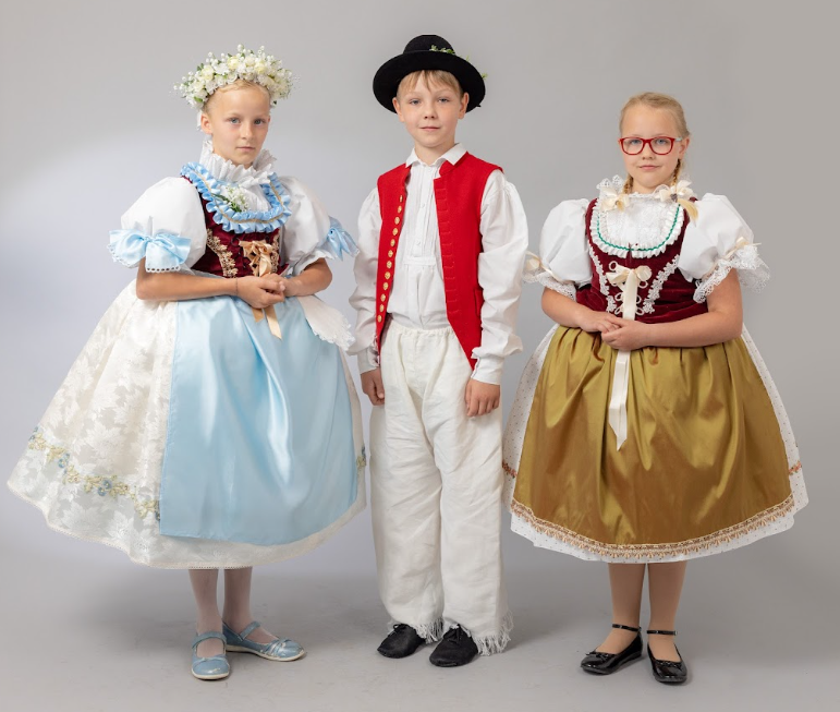 pa děti ve svátečním.bmp